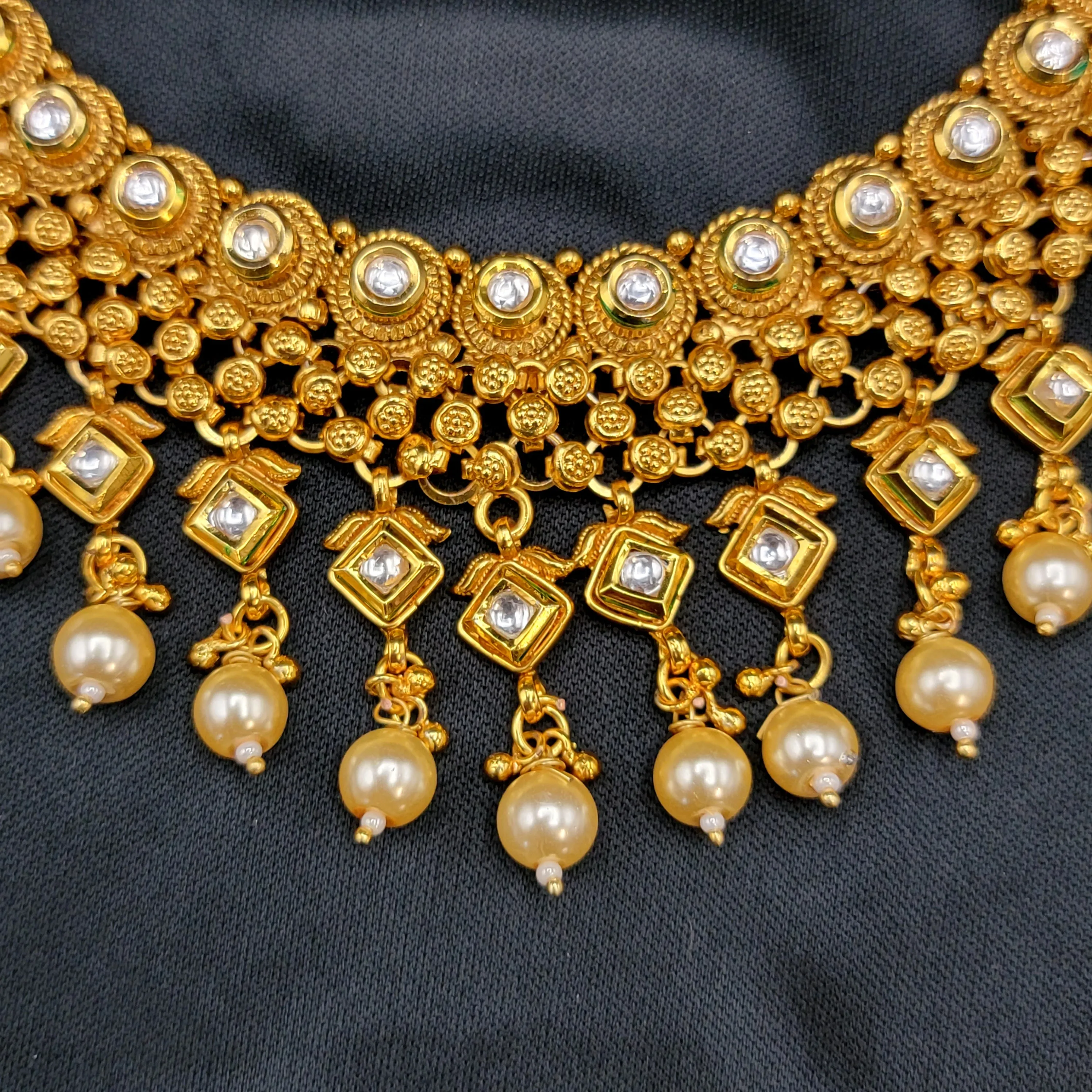 Antique Gold plated Choker Style Kundan Necklace Set