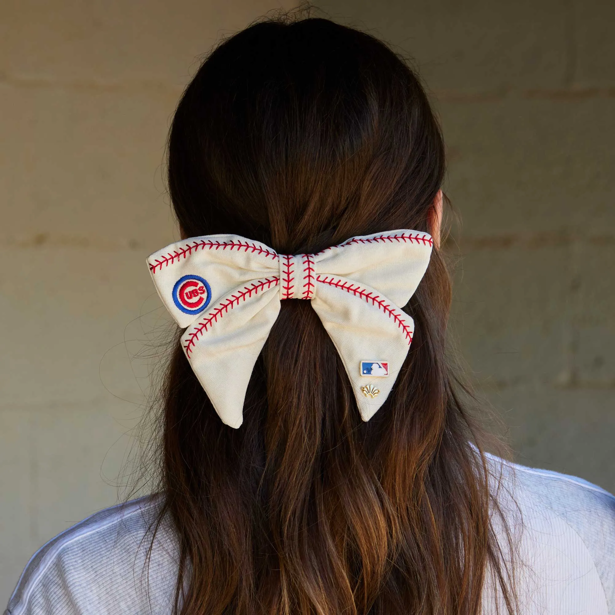 CHICAGO CUBS LELE SADOUGHI / MLB IVORY BOW BARRETTE