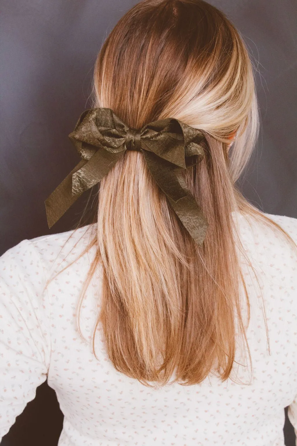 Lily Bow Clip