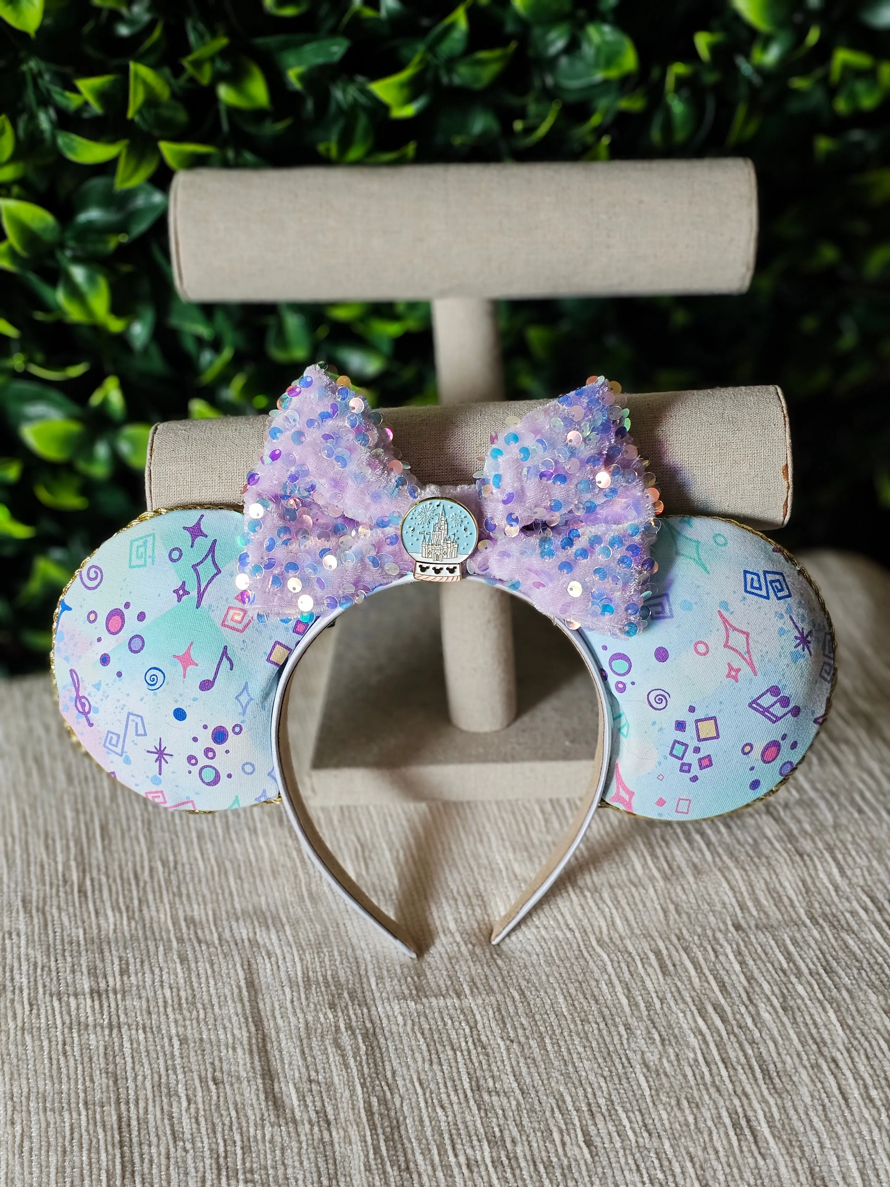 Music note ear headband with charm