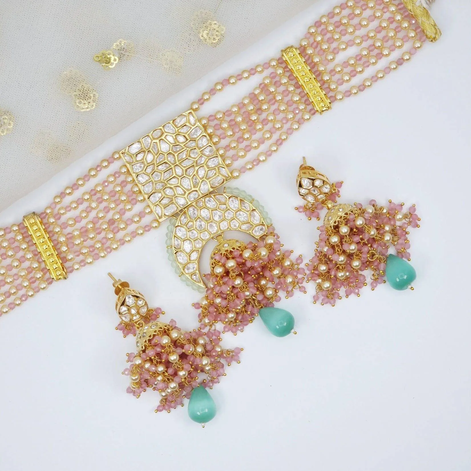 Nargis Pachi Kundan Choker Necklace Set