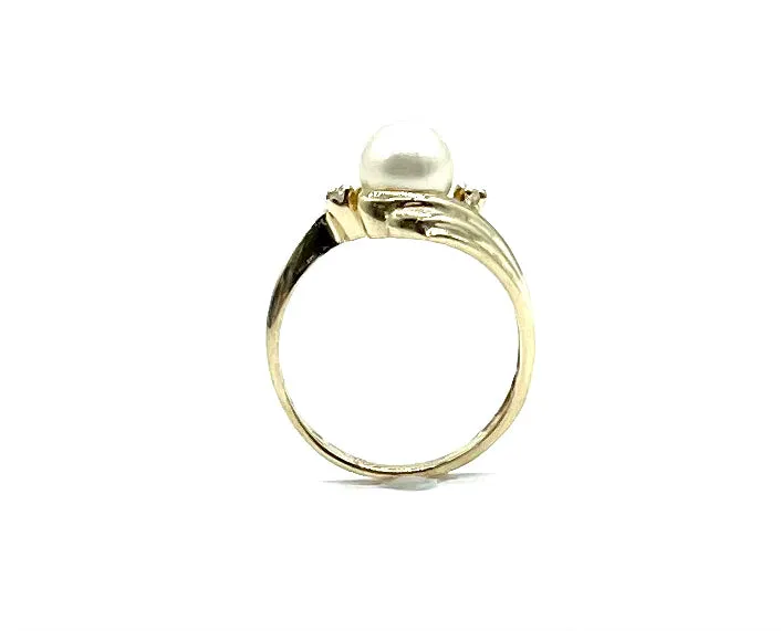 Pearl Ring with Diamond Accents