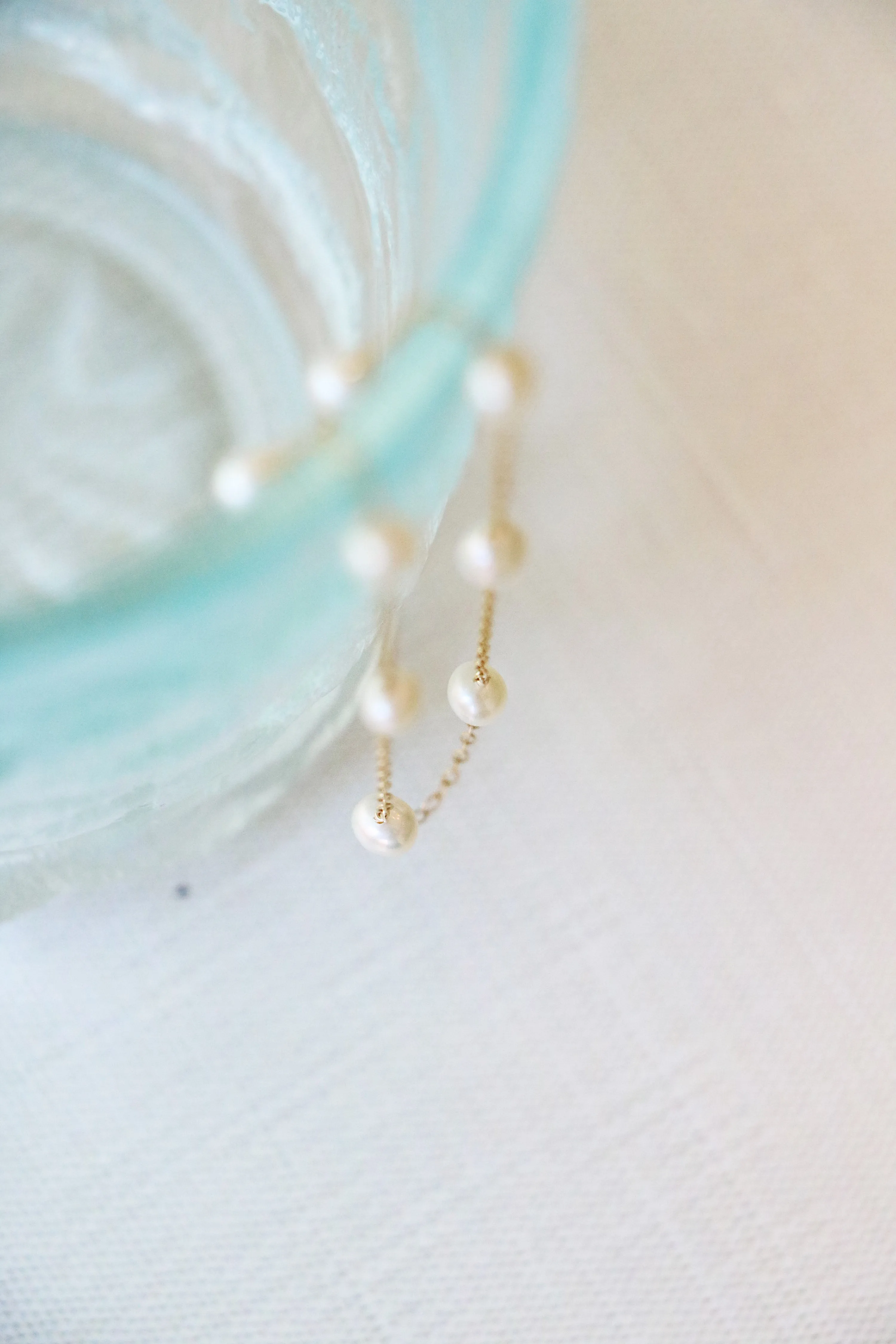 pops of pearl necklace { gold }