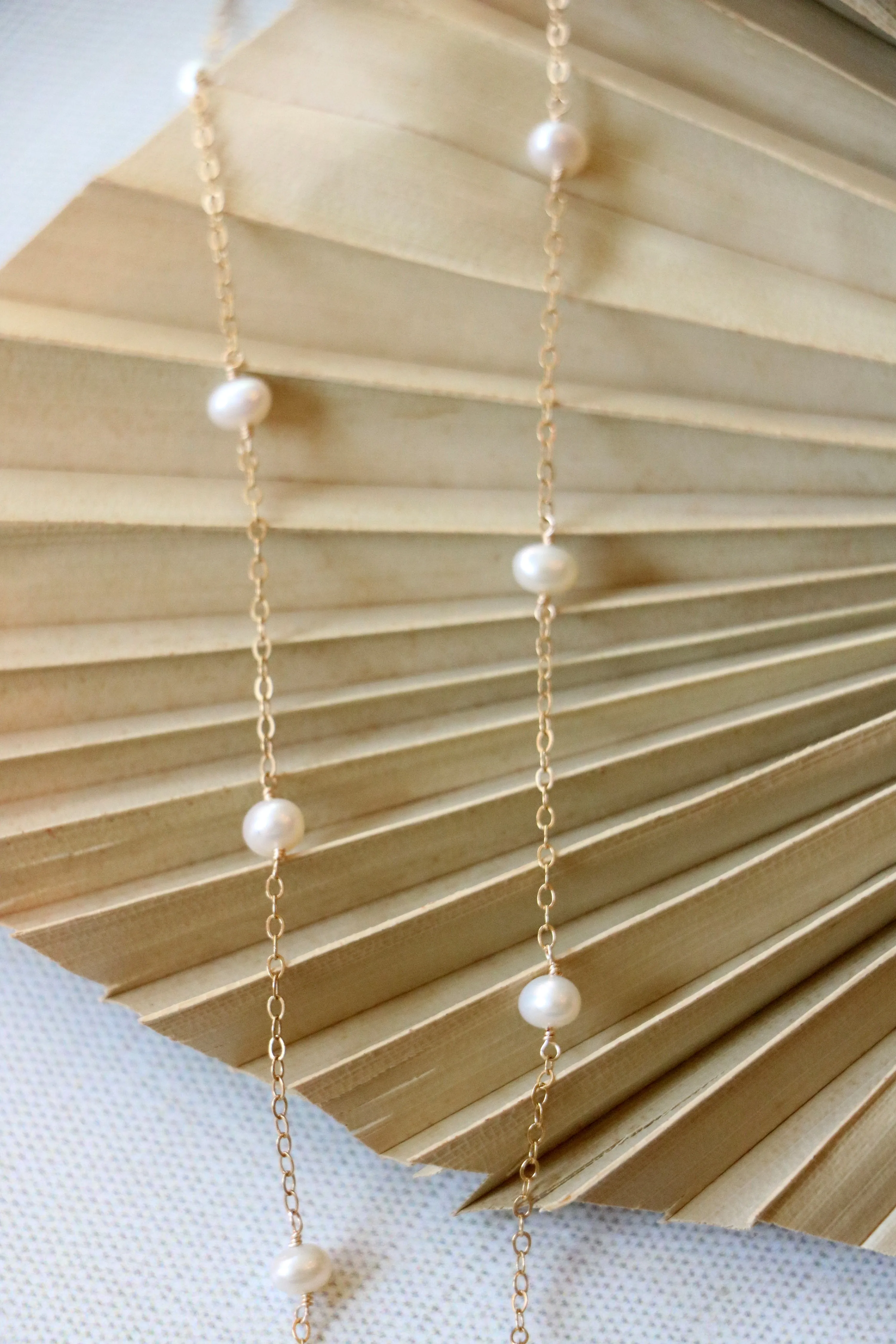 pops of pearl necklace { gold }