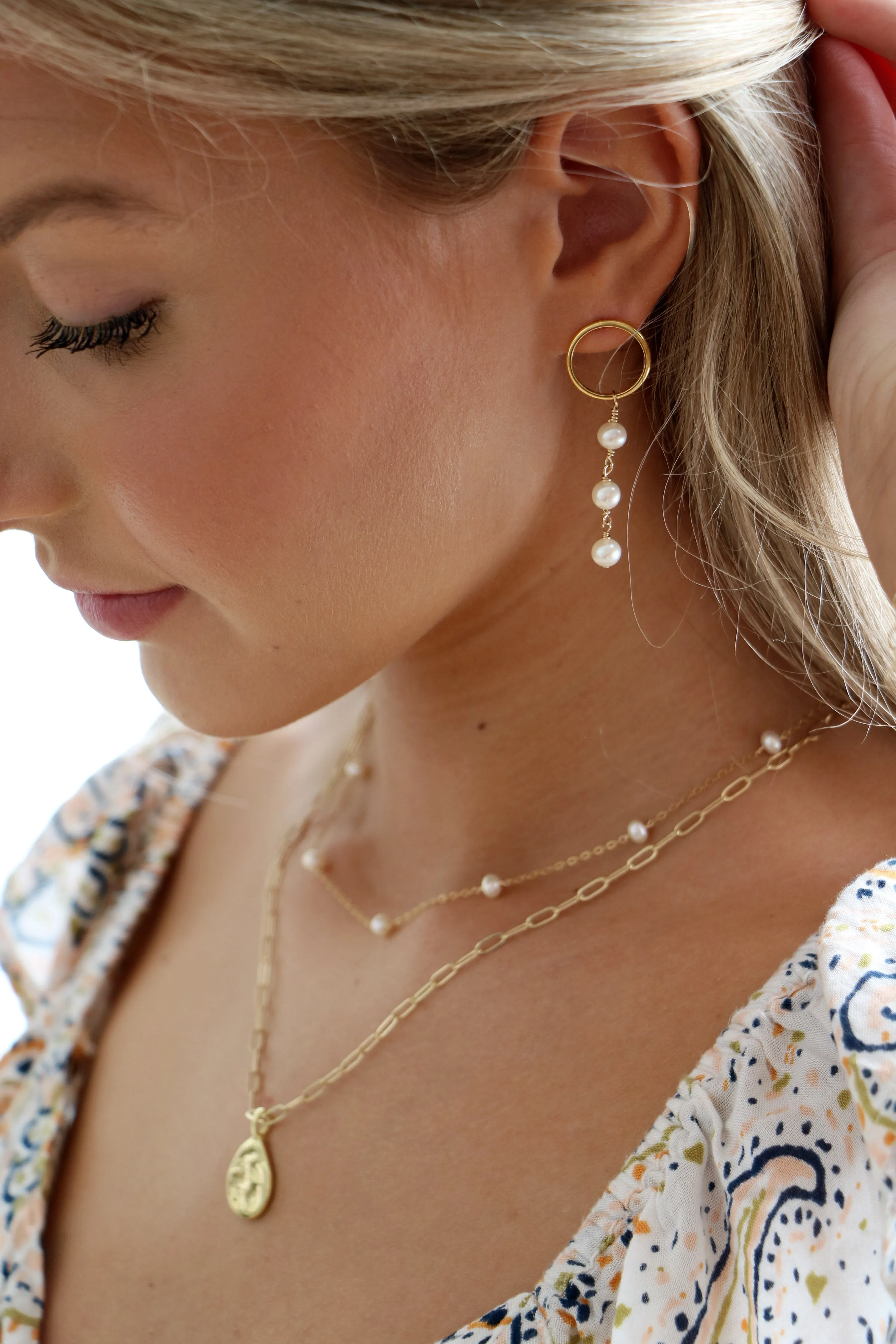 pops of pearl necklace { gold }