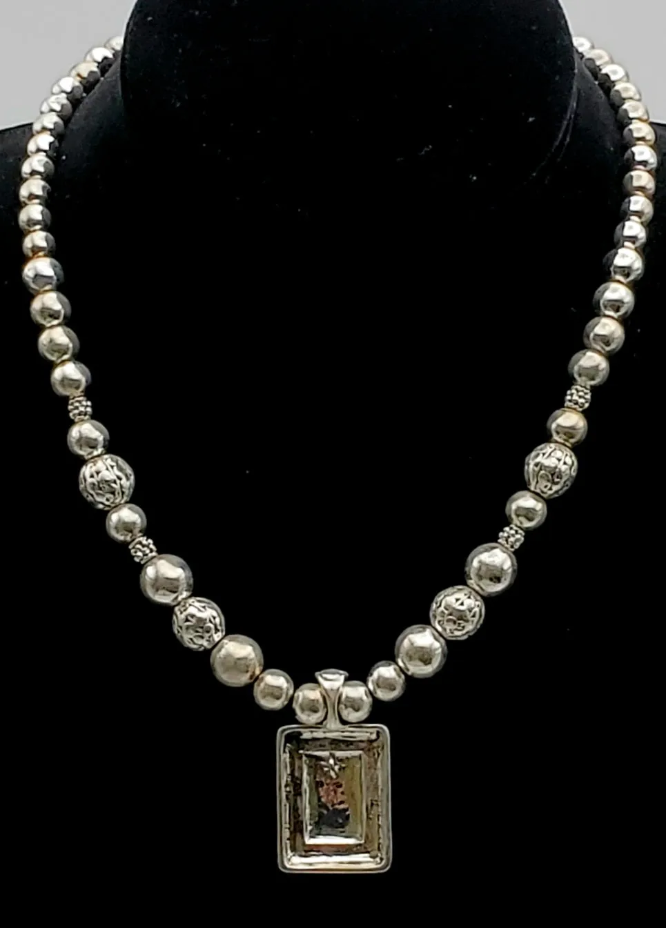 Silver Tone Graduated Bead Pendant Necklace