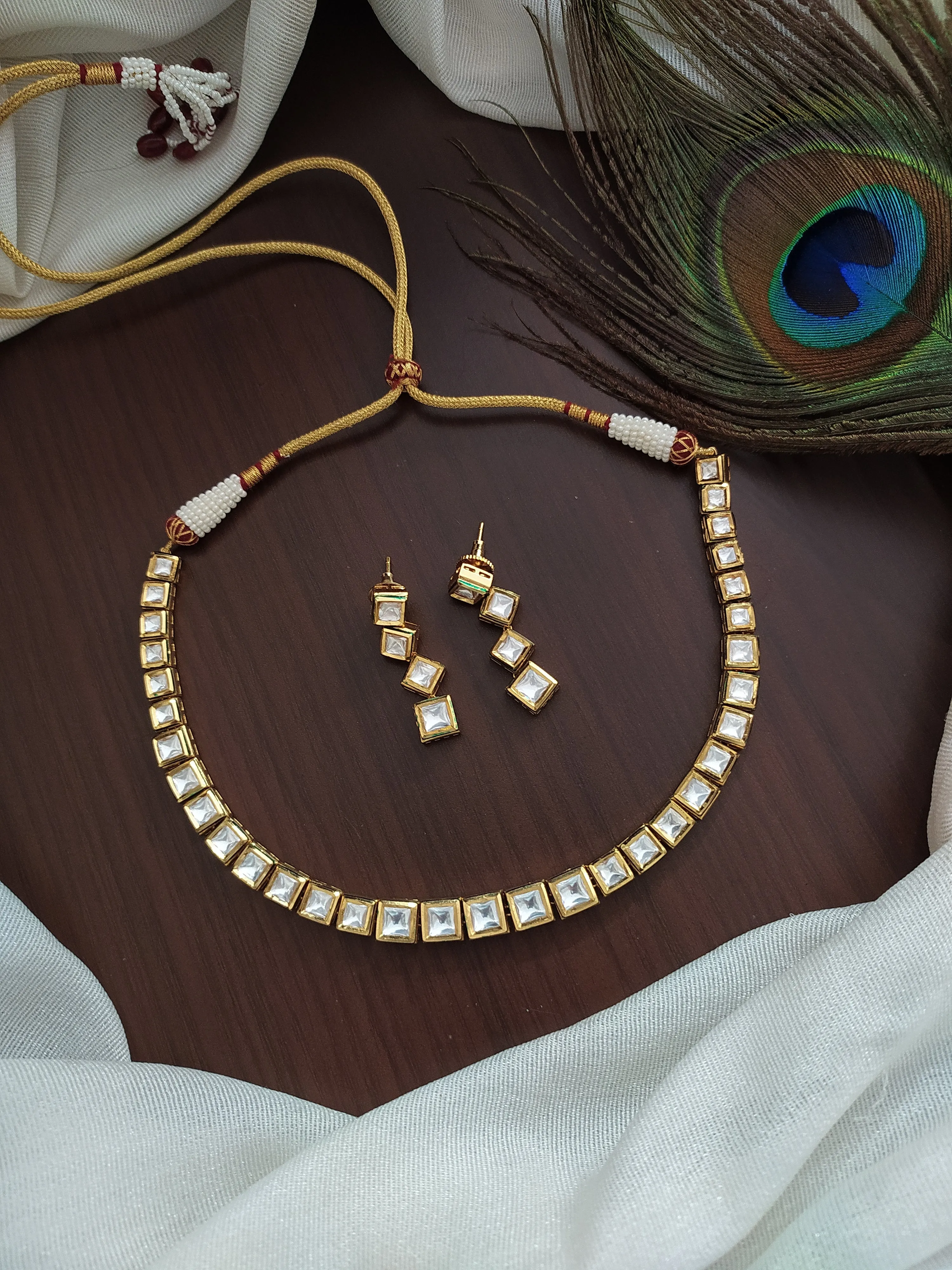 Simple Kundan Necklace In Square (Rhombus) Stone